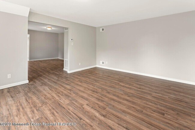 Building Photo - 292 Middle Rd