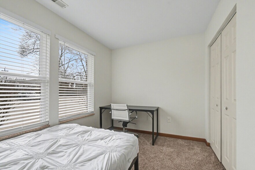 Building Photo - 118 Rhodes St