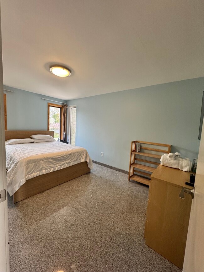 Building Photo - 3848 McDivitt Dr