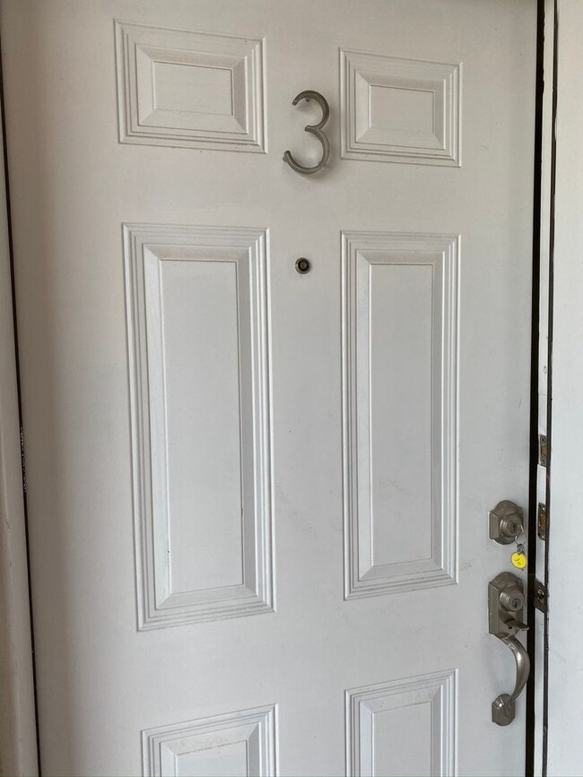 Building Photo - Beautiful Townhome 3bed/2.5 bath (Jackson ...