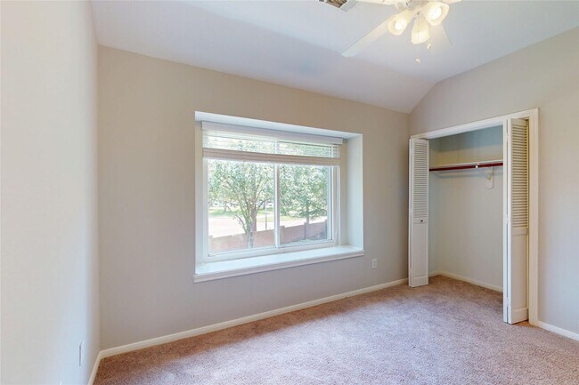 Building Photo - 23027 Lodgepoint Dr