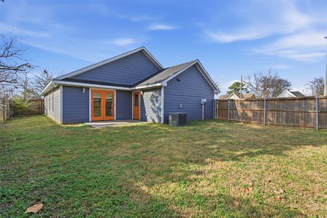 Building Photo - 1004 S Armstrong Ave