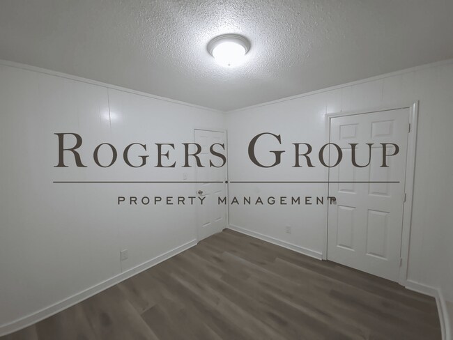 Building Photo - #450 - 109-111 Carter St Duplex