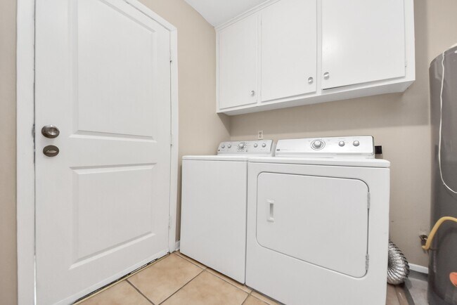 Building Photo - 4422 Nenana Dr