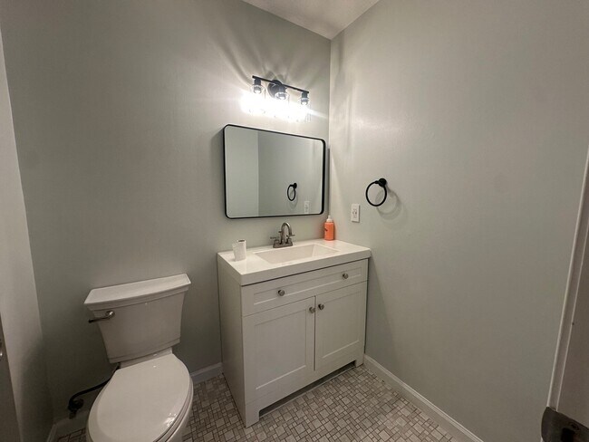 Building Photo - 66 Simsbury Landing