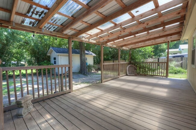 Building Photo - MOVE IN READY!