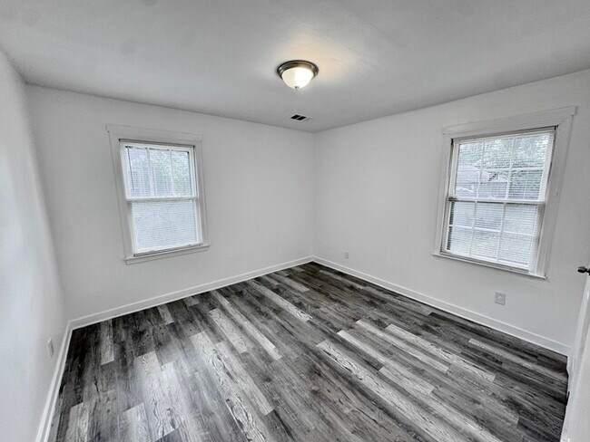 Building Photo - 845 Gracewood St