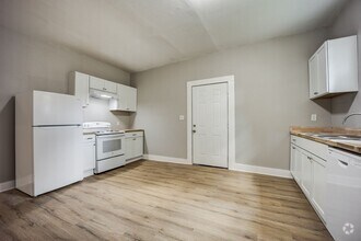 Building Photo - Freshly Updated 2 Bedroom House