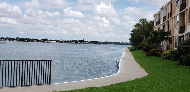 Building Photo - 7420 Bay Island Dr S