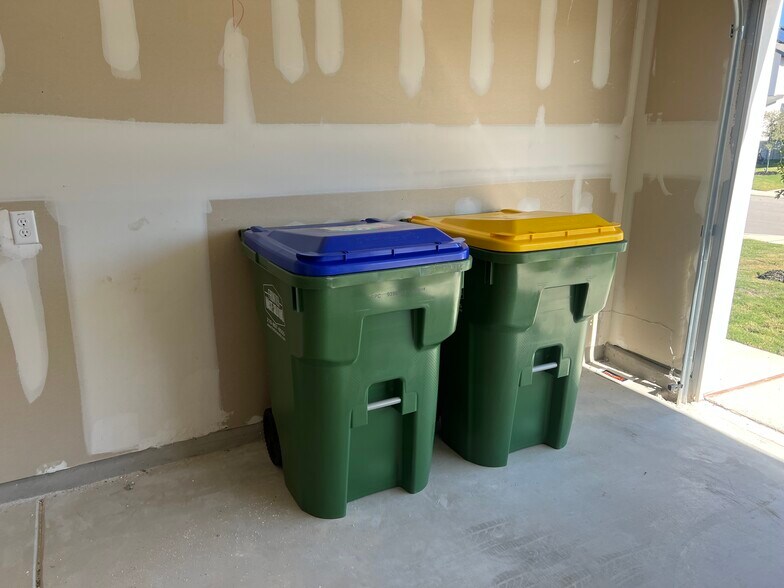 Garage - 8123 Hamrick Cir