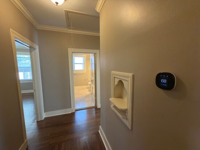 Building Photo - 3 Bed, 2 Bath Home in Southdowns - Fenced ...