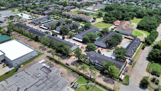 Building Photo - 10757 Braes Bend Dr