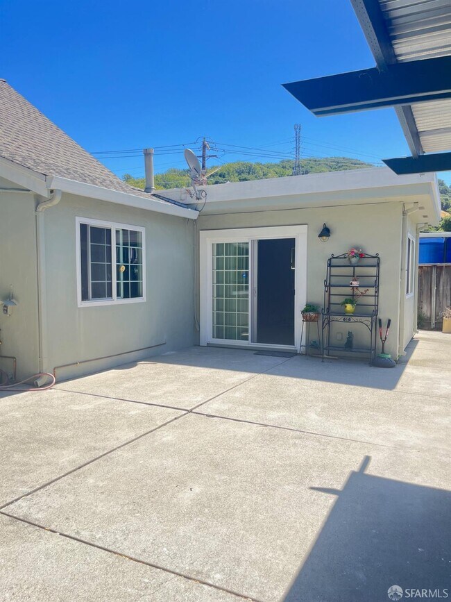 Building Photo - 5880 Olinda Rd