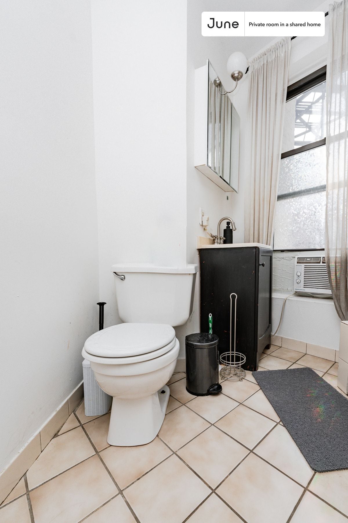 Building Photo - Room in Shared 3 bed/1 bath home