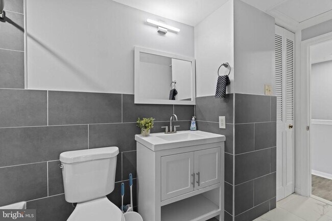 Building Photo - 70 Dorchester Cir