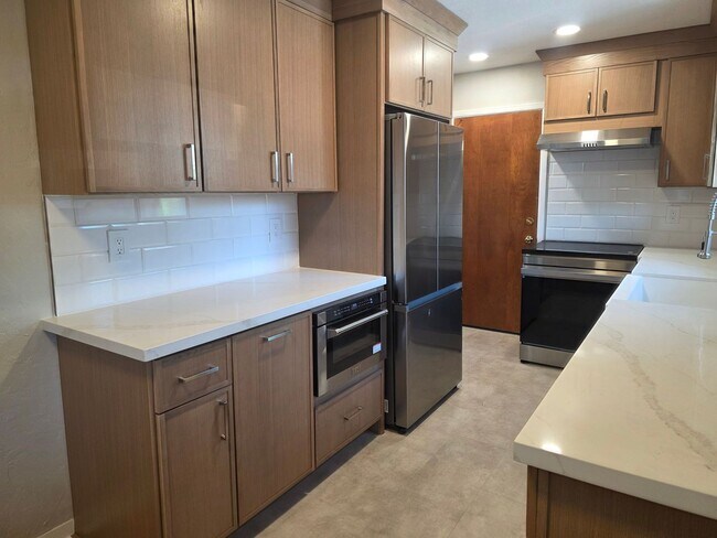 Building Photo - 1227 S Arlington Ave