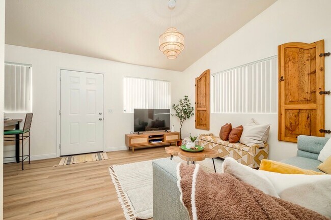 Building Photo - 61809 Valley View Cir