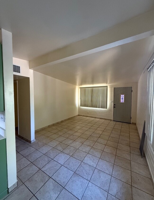 Building Photo - 2642 N Santa Rita Ave