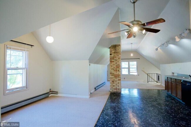 Loft - 1165 14th Ave SE