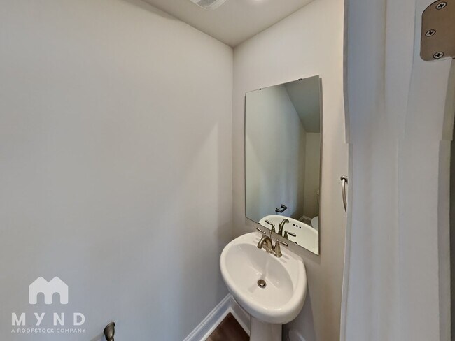 Building Photo - 207 Susannah St