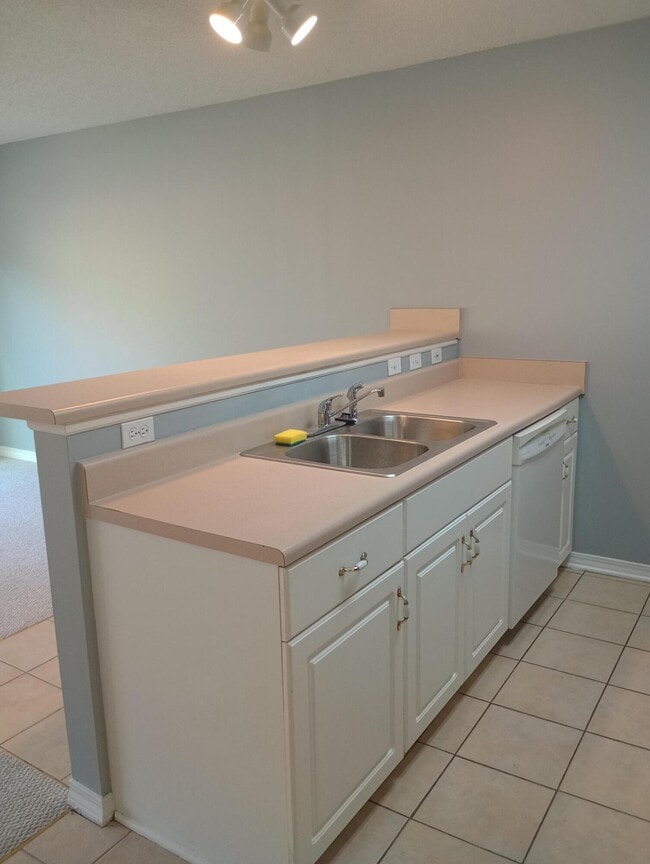 Building Photo - 129 Noblat Dr
