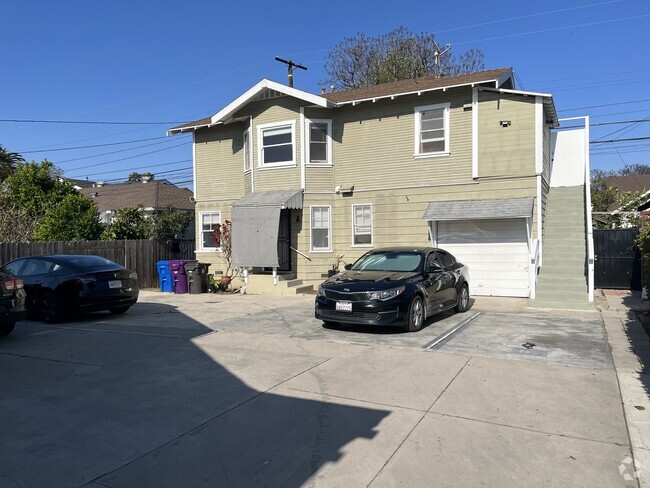 Building Photo - 764 Temple Ave