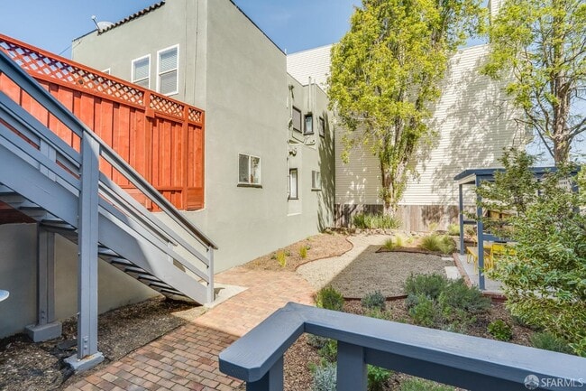 Building Photo - 490 Clipper St