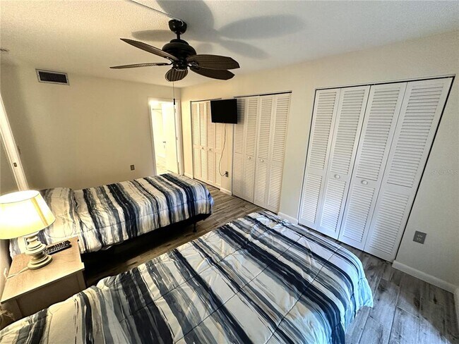 Building Photo - 645 Woodlawn Dr