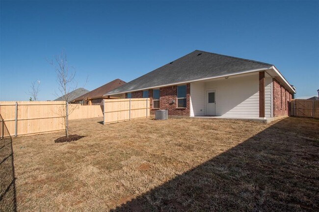 Building Photo - 1011 Skyview Ct
