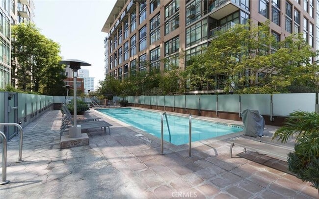 Building Photo - 1100 S Hope St