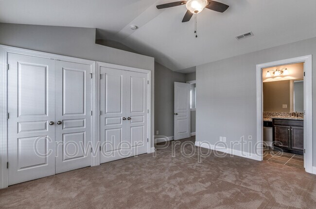 Building Photo - 362 Halton Crossing Dr SW