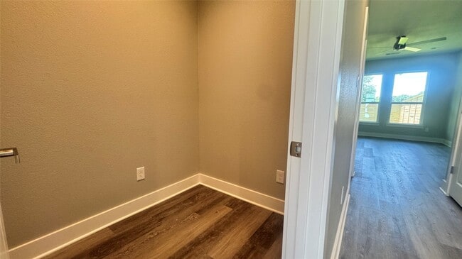Building Photo - 700 Ebenezer Ln