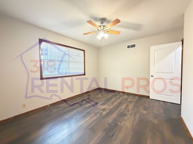 Building Photo - Four Bedroom Two Bath Home