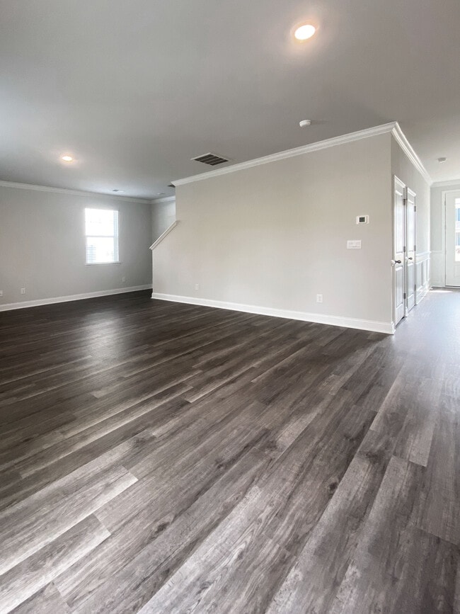 Building Photo - 6015 Forest Dell Ct