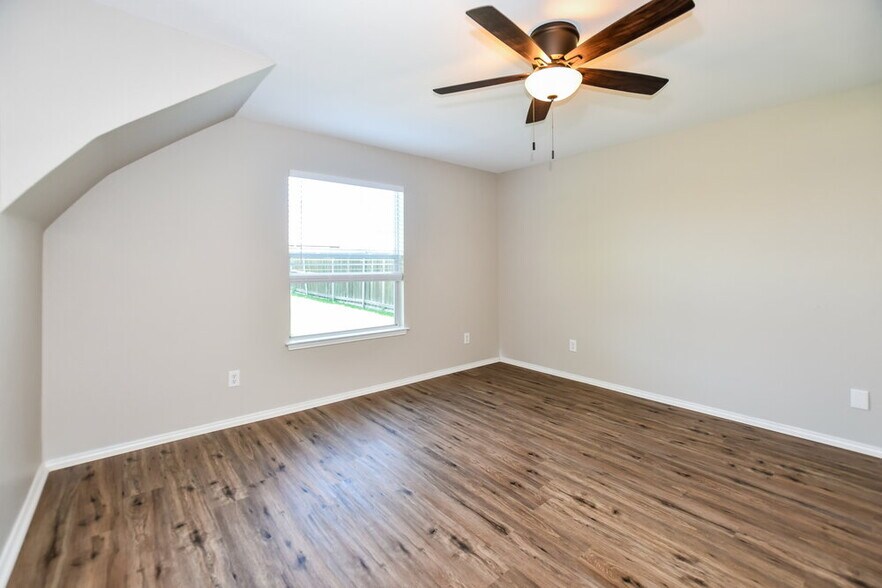 Building Photo - 321 Rustic Grove Ln