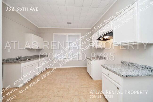 Building Photo - 932 35th Ave
