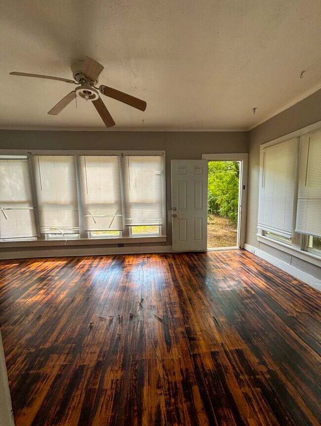 Building Photo - 1616 Campbell St