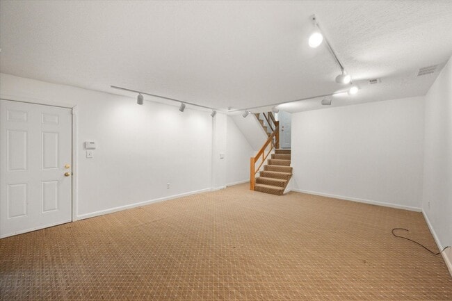 Building Photo - TownHouse In Prospect !