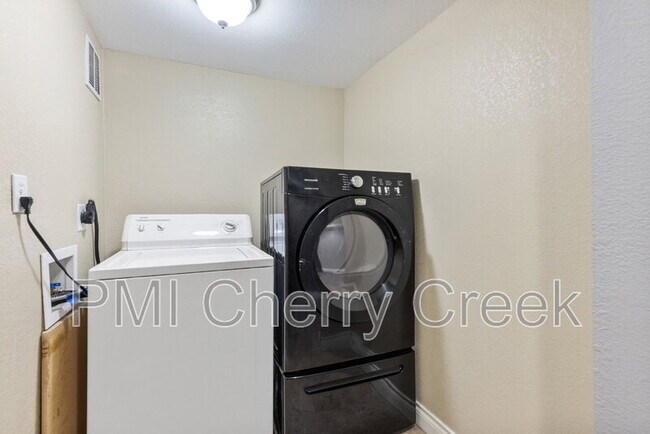 Building Photo - 3195 Fenton St