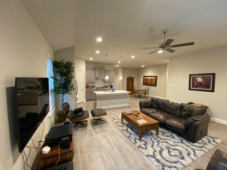 Common area - 2309 Kendolph Dr