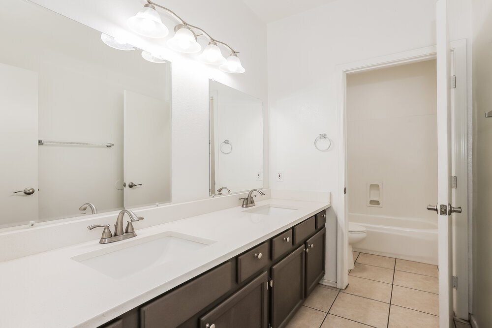 Building Photo - 1563 E Scott Ave