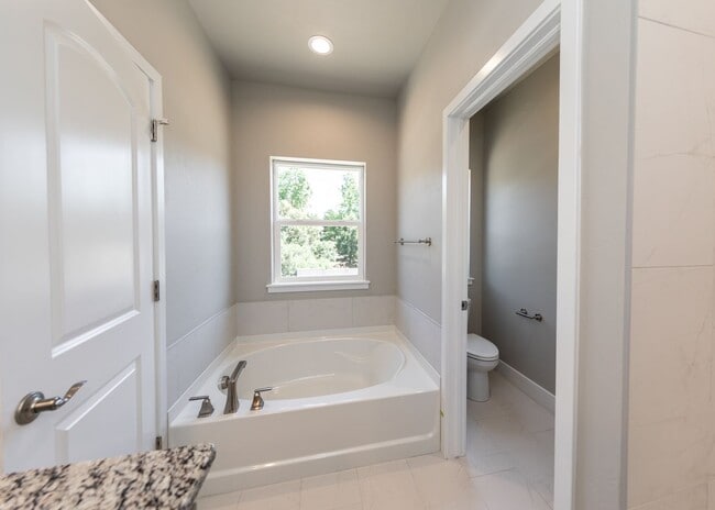 Building Photo - 5389 Sky Top Ln