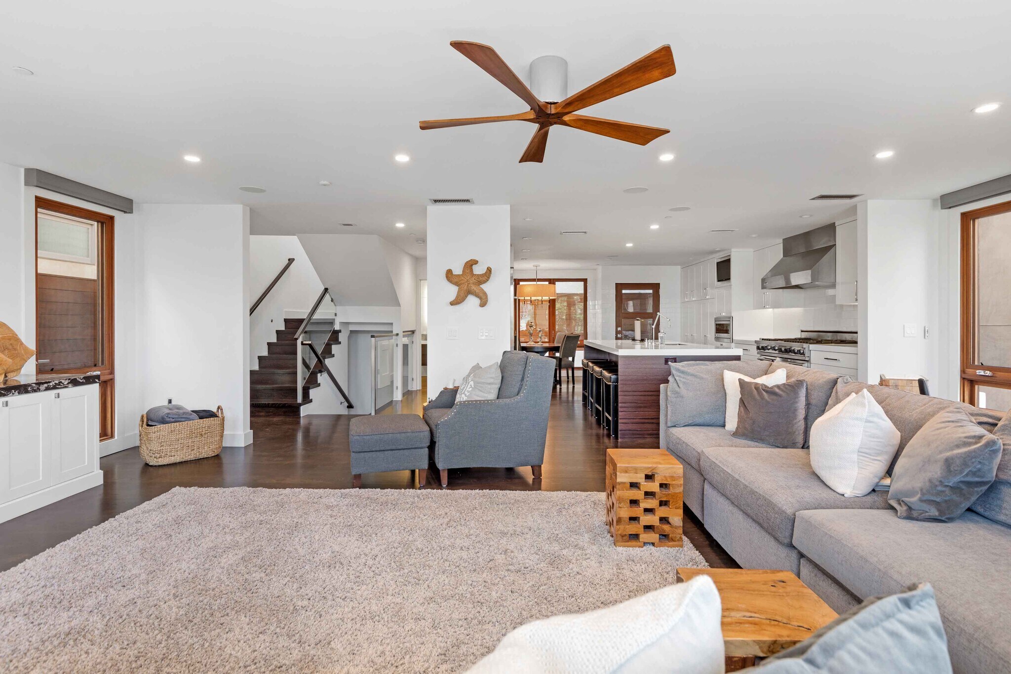 Building Photo - 716 Manhattan Ave