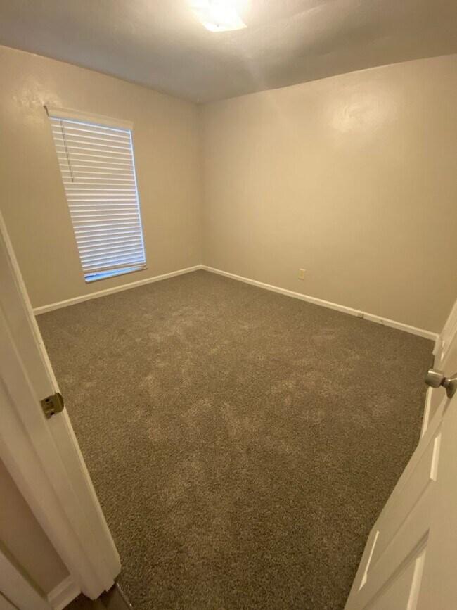 Building Photo - 3701 Bentley Dr