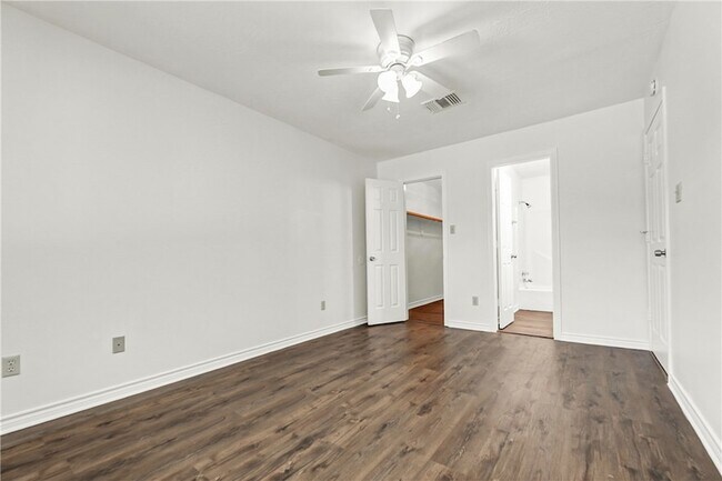 Building Photo - 1201 Autumn Cir
