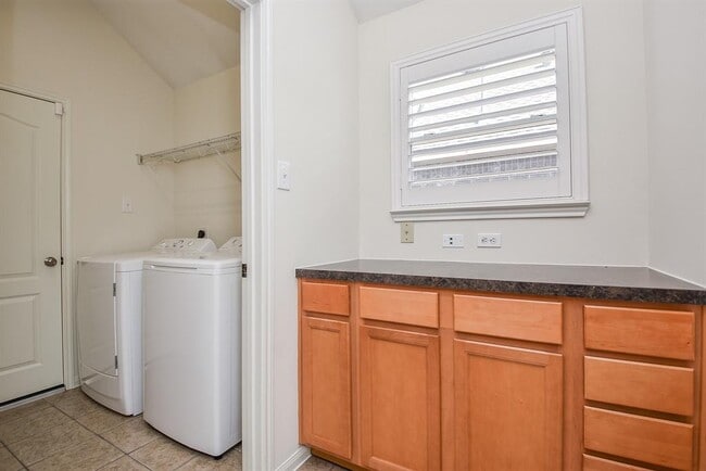 Building Photo - 20711 Rainmead Dr