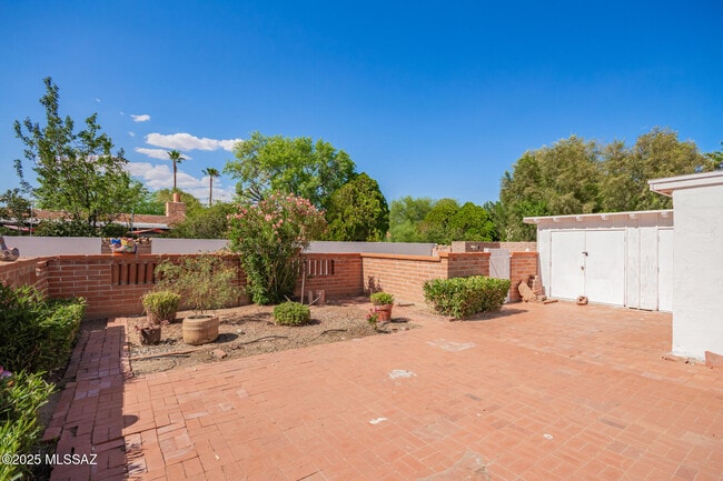 Building Photo - 434 S Vista Del Rio