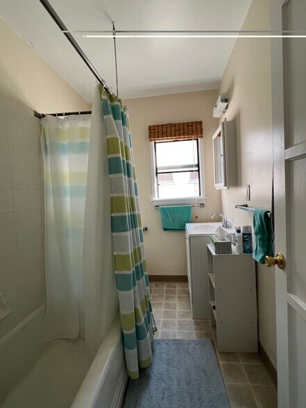 Building Photo - 3700 Bluff Pl
