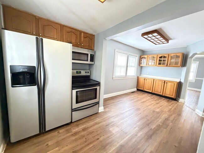 Building Photo - 206 Kenoak Dr