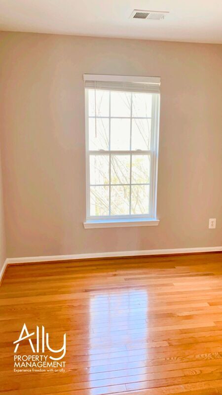 Building Photo - 908 Rainier Rd